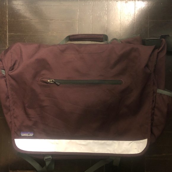 Patagonia Large Messenger Bag w/ Laptop Case - Picture 1 of 10